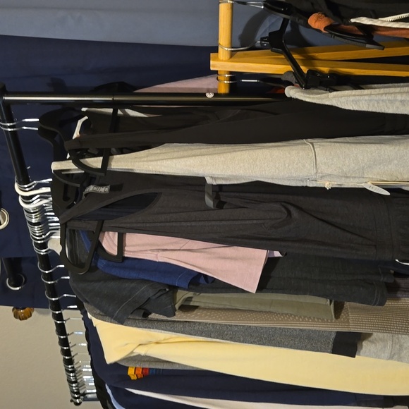 LIVE SHOWS AV VUORI LULU ADIDAS NIKE ...PLEASE LIKE TO KNOW WHEN I GO LIVE - Picture 4 of 11